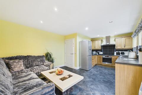 4 bedroom link detached house for sale, Priory Close, Nafferton, YO25 4AT