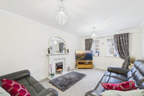 4 bedroom link detached house for sale, Priory Close, Nafferton, YO25 4AT