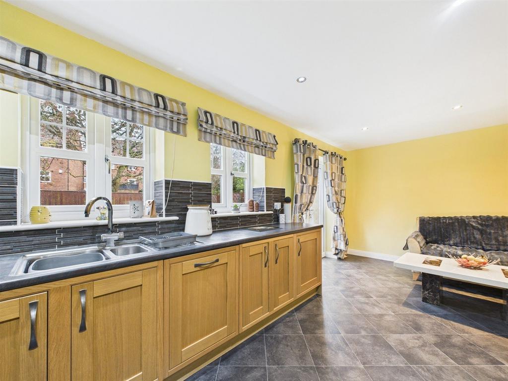Kitchen/Dining Area