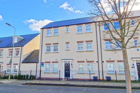 4 bedroom semi-detached house for sale, Pioneer Way, Bicester