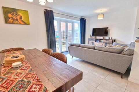 4 bedroom semi-detached house for sale, Pioneer Way, Bicester