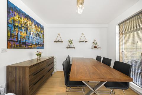2 bedroom flat to rent, Collington Street London SE10