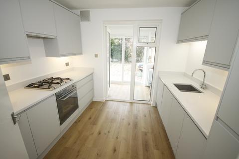3 bedroom end of terrace house to rent - Sweyne Place