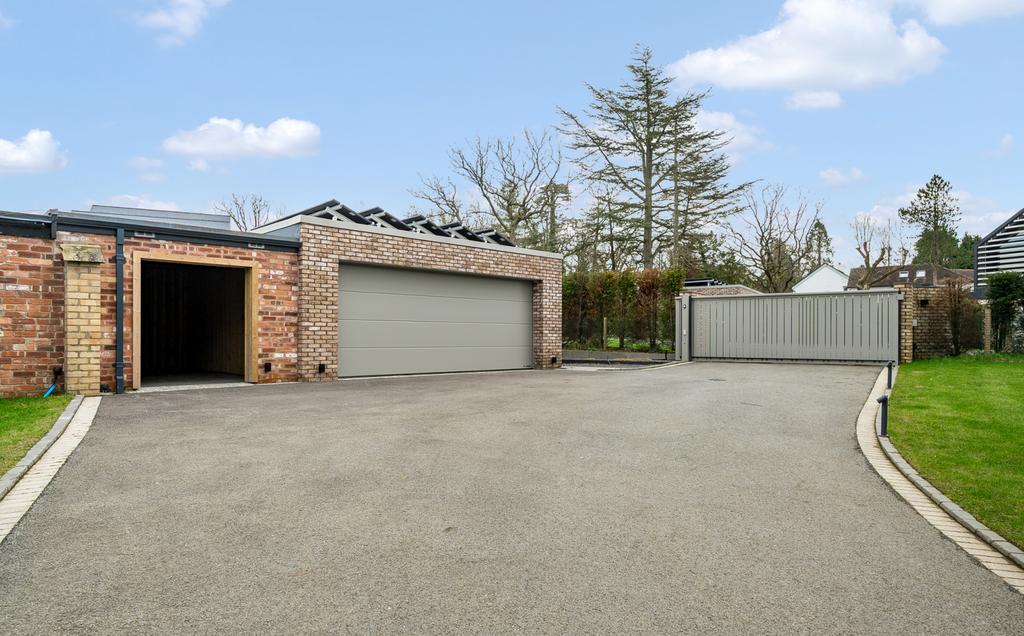 Driveway/Garage