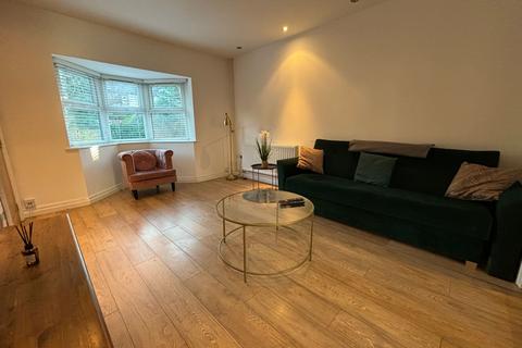 3 bedroom semi-detached house to rent, Park Lane, Salford, M6