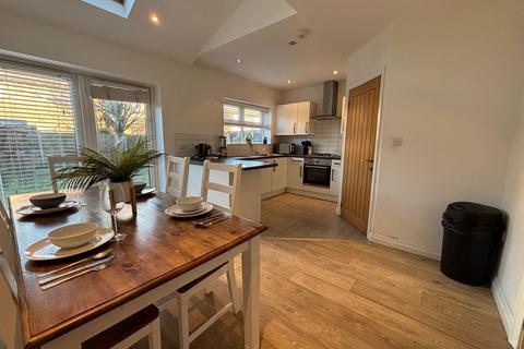 3 bedroom semi-detached house to rent, Park Lane, Salford, M6
