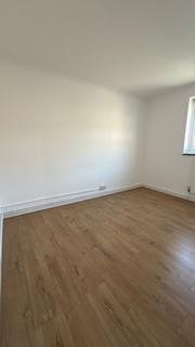 2 bedroom flat to rent, Enfield, EN3