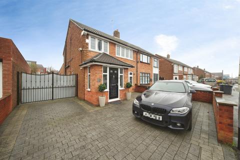 3 bedroom semi-detached house for sale, Summers Road, Luton