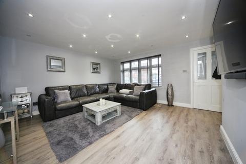 3 bedroom semi-detached house for sale, Summers Road, Luton