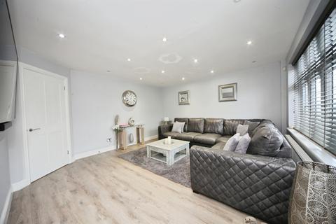 3 bedroom semi-detached house for sale, Summers Road, Luton