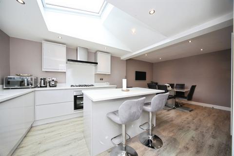 3 bedroom semi-detached house for sale, Summers Road, Luton