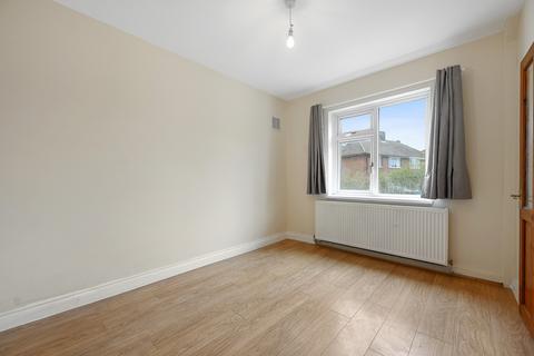 4 bedroom semi-detached house to rent, Bush Grove, London, NW9