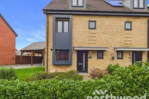 4 bedroom semi-detached house to rent, Heritage Road, Ashford, Ashford, TN25