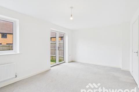 4 bedroom semi-detached house to rent, Heritage Road, Ashford, Ashford, TN25