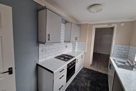 2 bedroom flat to rent, St. Aidans Street, Gateshead NE8