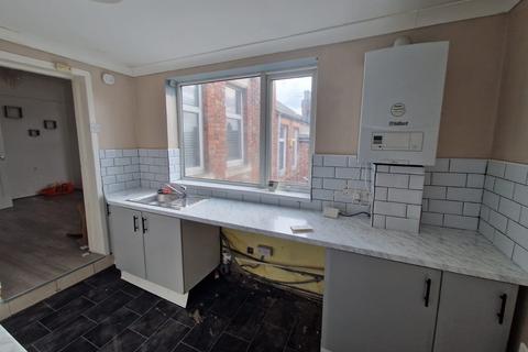2 bedroom flat to rent, St. Aidans Street, Gateshead NE8