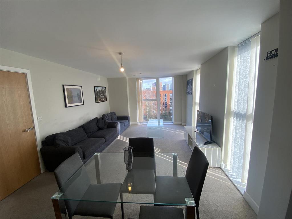 Lounge/Kitchen