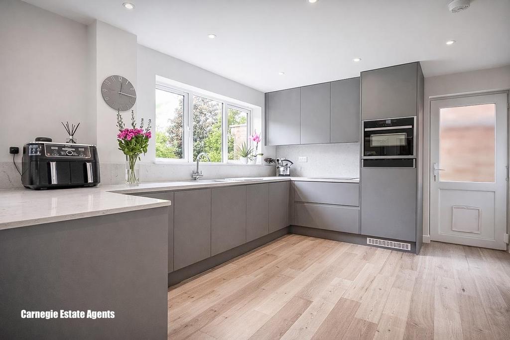 Living/dining/kitchen area
