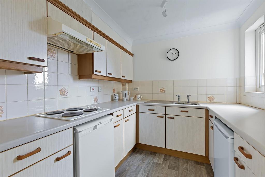 Kitchen 2.jpg