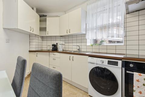 3 bedroom flat for sale, Wandsworth Road, London, SW8