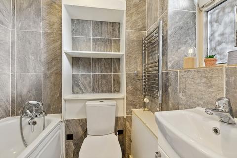 3 bedroom flat for sale, Wandsworth Road, London, SW8