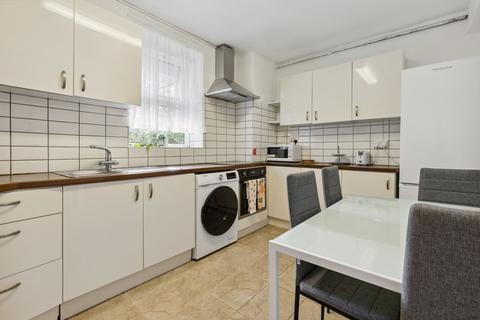 3 bedroom flat for sale, Wandsworth Road, London, SW8