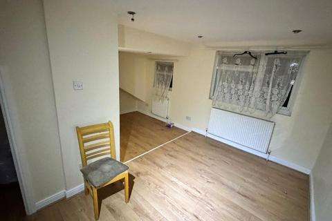 2 bedroom apartment to rent, Harrow, London HA2