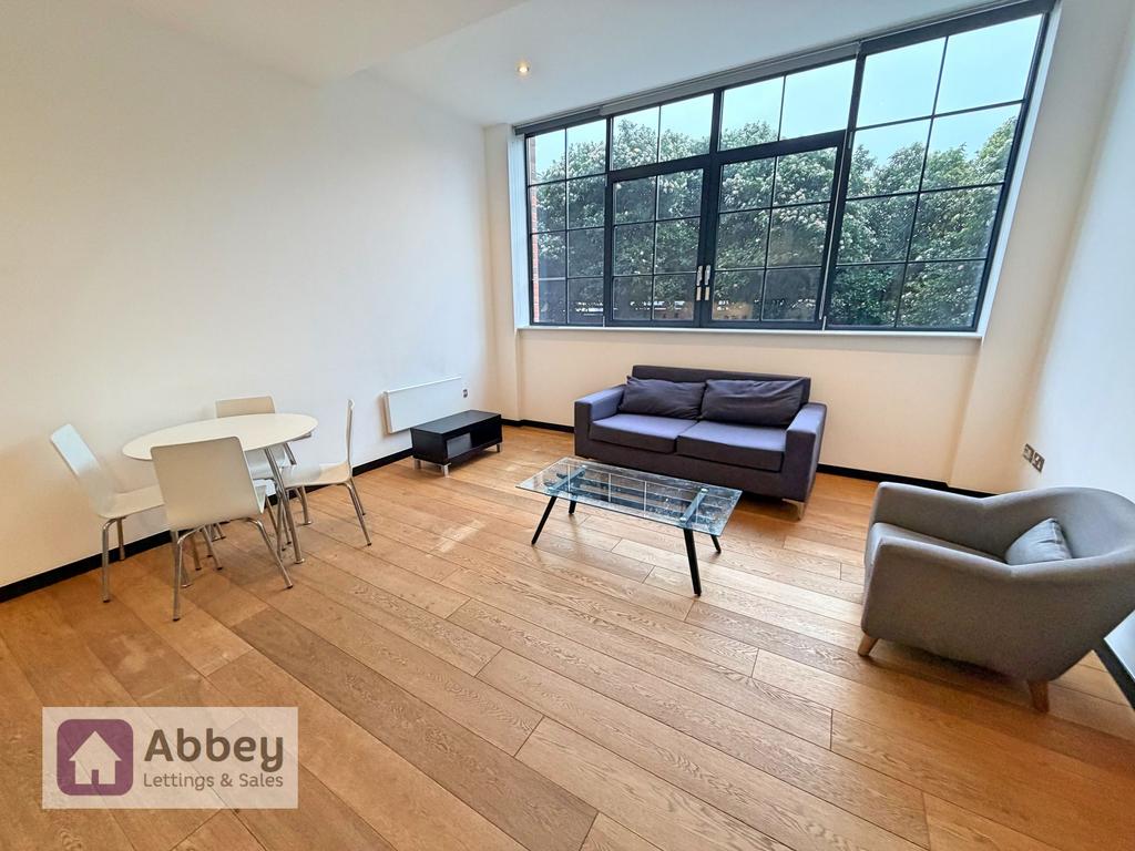 Lounge/Dining Area