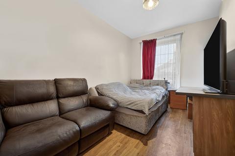 4 bedroom flat for sale, Kentwell Close, Turnham Road, London, SE4