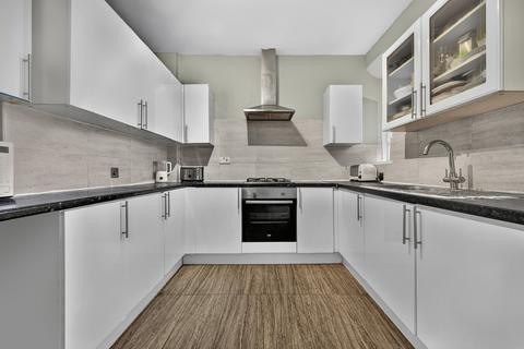 4 bedroom flat for sale, Kentwell Close, Turnham Road, London, SE4