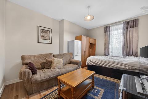 4 bedroom flat for sale, Kentwell Close, Turnham Road, London, SE4