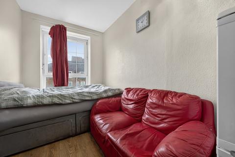 4 bedroom flat for sale, Kentwell Close, Turnham Road, London, SE4