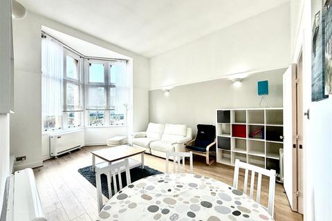 2 bedroom flat for sale, Keele Close, Watford WD24