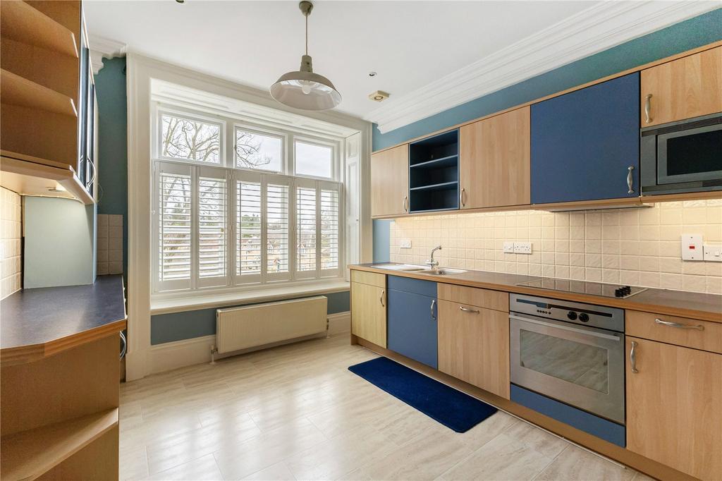 Kitchen/B'fast Room