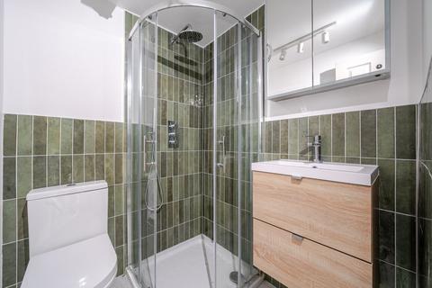 3 bedroom flat for sale, Balham High Road, Balham, SW17