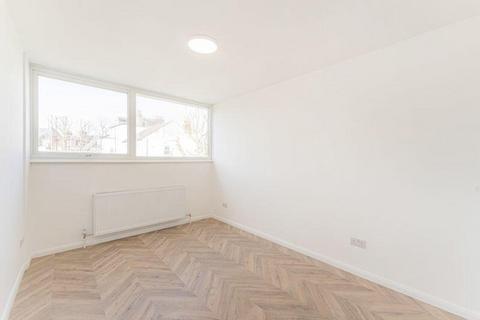 3 bedroom terraced house to rent, White Hart Lane, London, N22