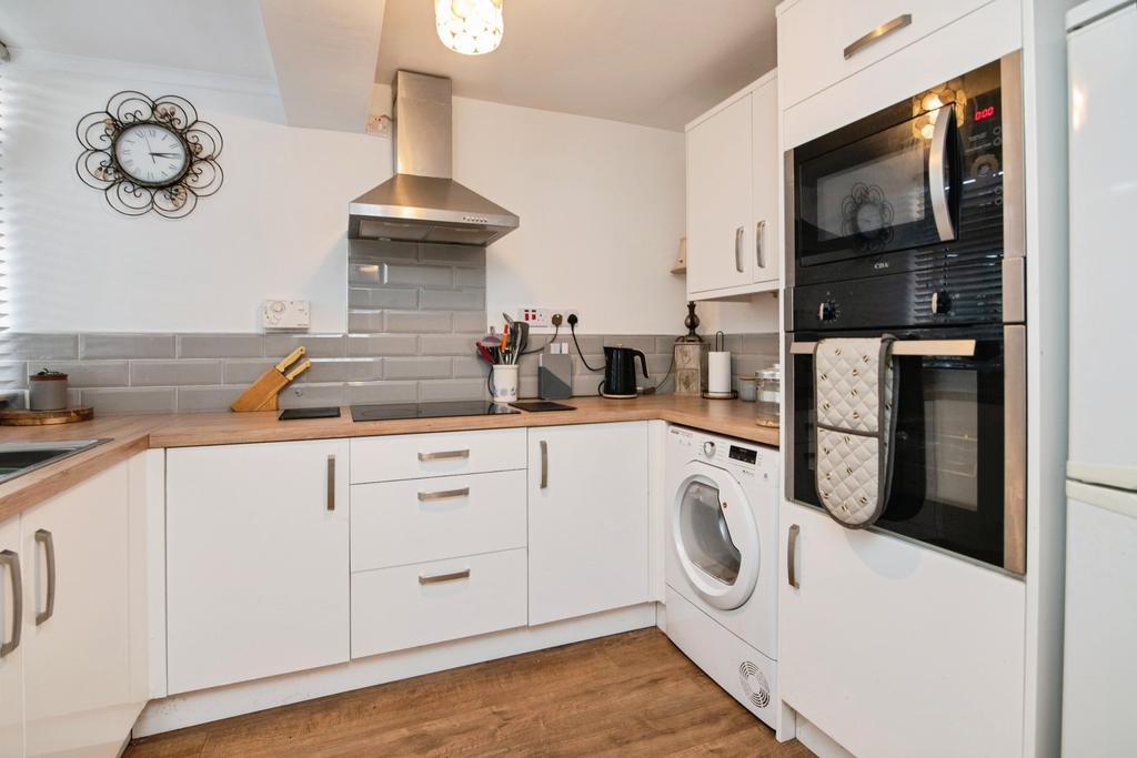 Apartment in Oldbury - More