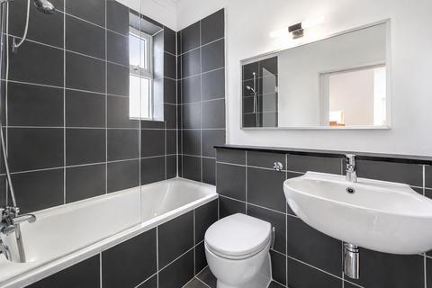 Studio to rent, 58 Coombe Road, Kingston Upon Thames KT2