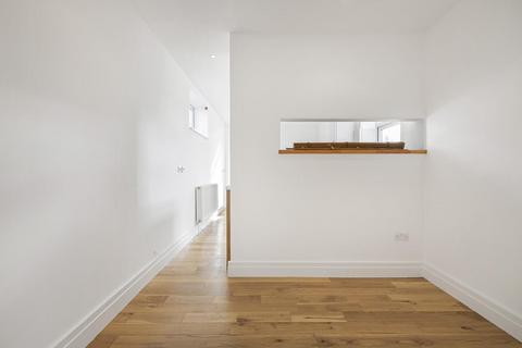 Studio to rent, 58 Coombe Road, Kingston Upon Thames KT2