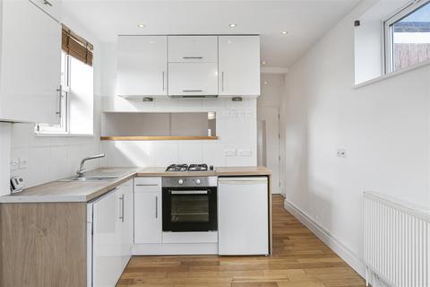 Studio to rent, 58 Coombe Road, Kingston Upon Thames KT2