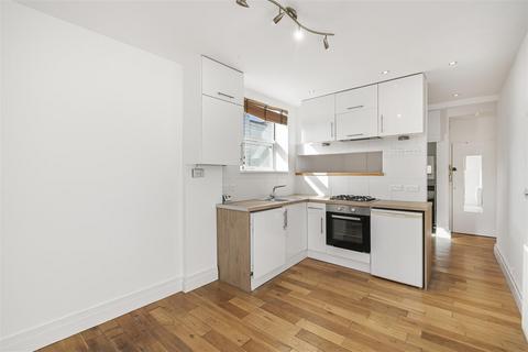 Studio to rent, 58 Coombe Road, Kingston Upon Thames KT2