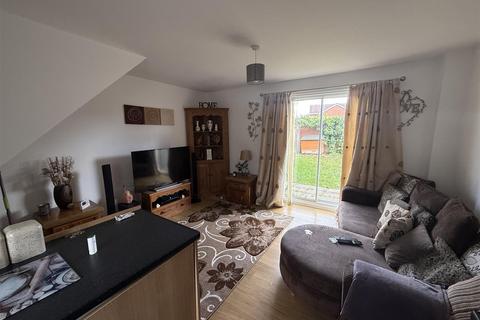 2 bedroom townhouse for sale, Trusley Close, Burton-On-Trent DE14