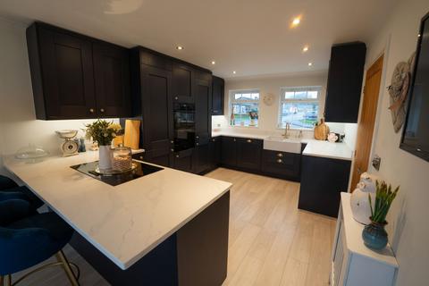 4 bedroom detached house for sale, Hillcrest Avenue, Alfreton DE55