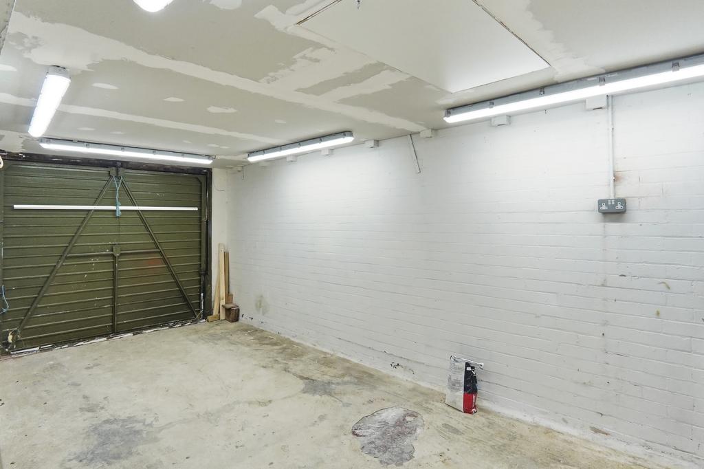 Dinmoreclose021