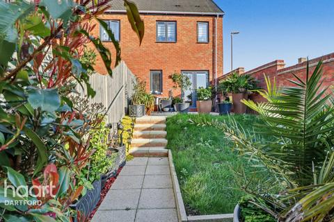 2 bedroom end of terrace house for sale, Haygreen Crescent, Swanscombe