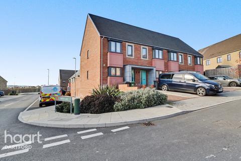 2 bedroom end of terrace house for sale, Haygreen Crescent, Swanscombe