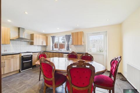 3 bedroom house to rent, Crabbet Road, Crawley RH10
