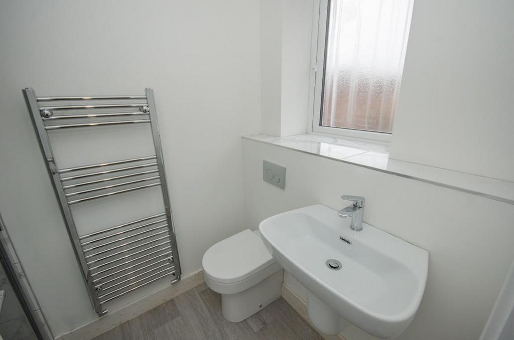 Ensuite pic 2.jpg