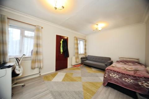 1 bedroom detached bungalow for sale, Anstee Road, Luton
