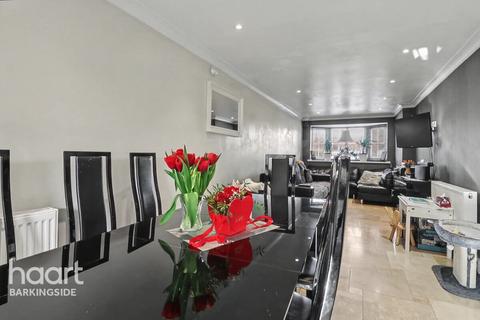 4 bedroom townhouse for sale, Genas Close, Barkingside